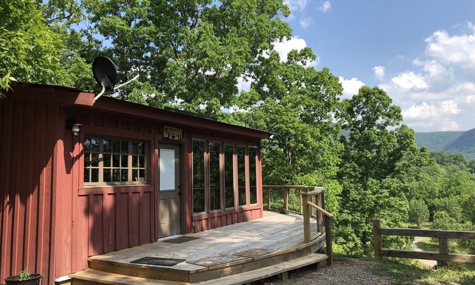 Rising Fawn Cabin | Cabin on the Hill In the Mountains