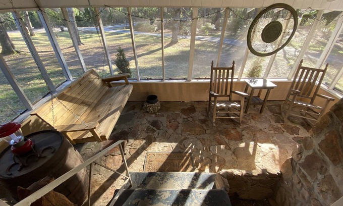 Gadsden House | Cabin Retreat at NoccalulaFalls