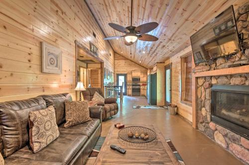 Broken Bow House | Cabin with Hot Tub - Near Broken Bow Lake and Hiking!
