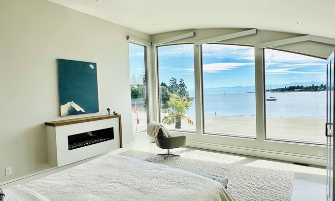 Saanich East Bed & Breakfast | Caddy Bay Beach House B&B: Oceanfront, Hot tub & Swim spa, south facing, modern
