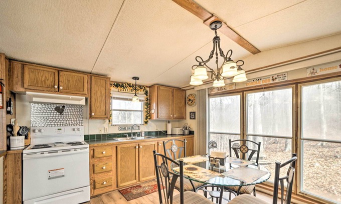 Cadiz Cottage | Cadiz Retreat w/ Grill - Walk to Lake Barkley