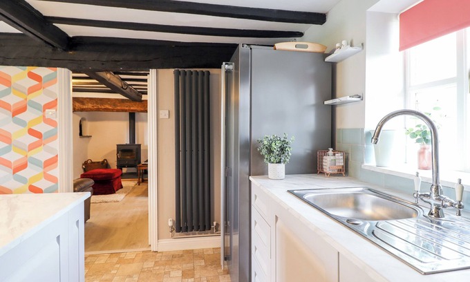 Machynlleth Cottage | CAE GOGRYDD, pet friendly, character holiday cottage in Machynlleth