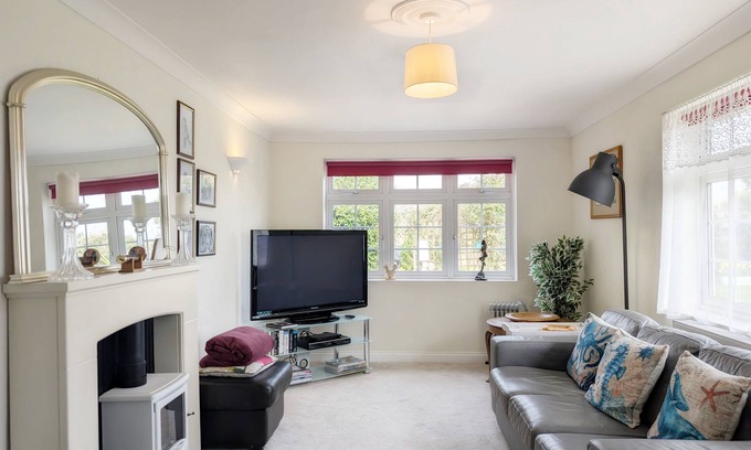 Selsey Cottage | Caedwalla House, Selsey - an annexe that sleeps 4 guests in 2 bedrooms