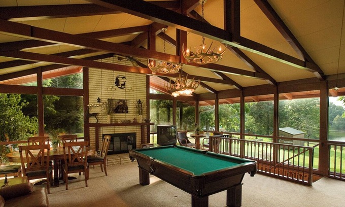 Dickson House | Cajun Lake Lodge, Dickson, TN