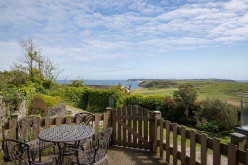Penally Apartment | Caldey Island View - Sea Views and Log Burner
