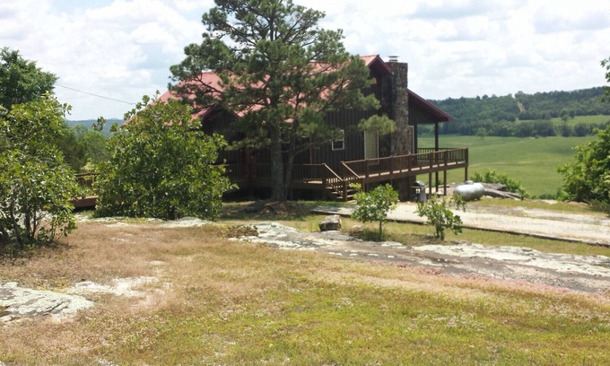 Calico Rock Cabin | Calico Rock Cabin-500 Calico St 390 Chessmond Ferry Rd viewing the White River