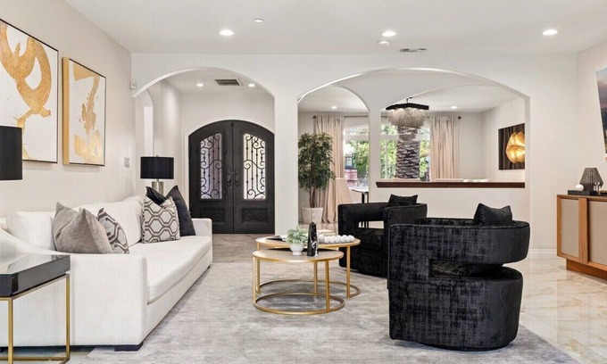 Woodland Hills Villa | California Living in a Beautiful Vacation Home