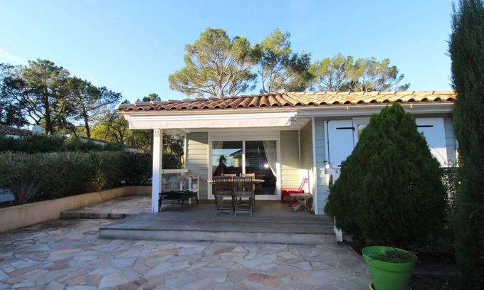 Gassin Ski Chalet | California-style house for 4 people in a residence 5 km from Saint Tropez in Parc Oasis Gassin.