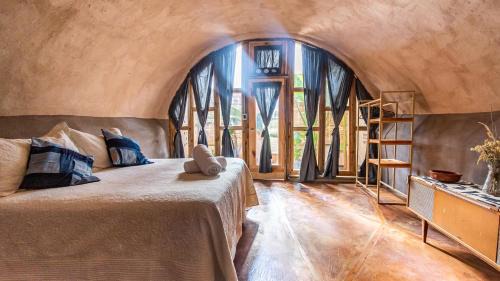 Colonia del Sacramento Hotel | Caliu Earthship Ecolodge