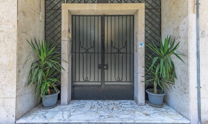 Gemmayzeh Apartment | Calliope 2-BR Apartment in Gemmayze