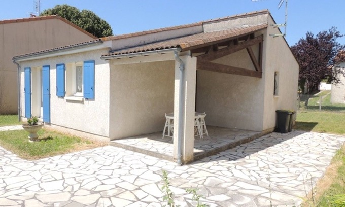 Royan House | Calm Neighborhood, Near Pontaillac: 3-Bedroom Home with Large Garden, Parking & Amenities