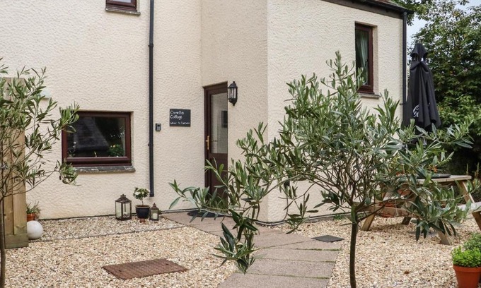 Lanlivery House | Camellia Cottage