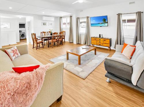 Lakes Entrance House | Camellia Cottage on Church