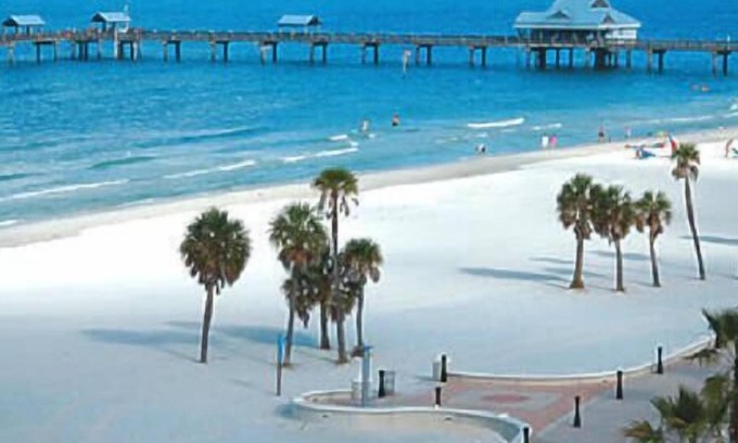 Clearwater Beach Hotel | Camelot Beach Suites