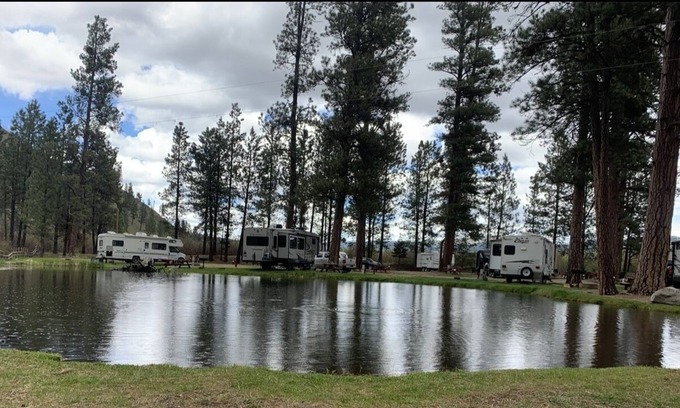 Ravalli County RV Rental | CAMP SULA - RV SITE 17
