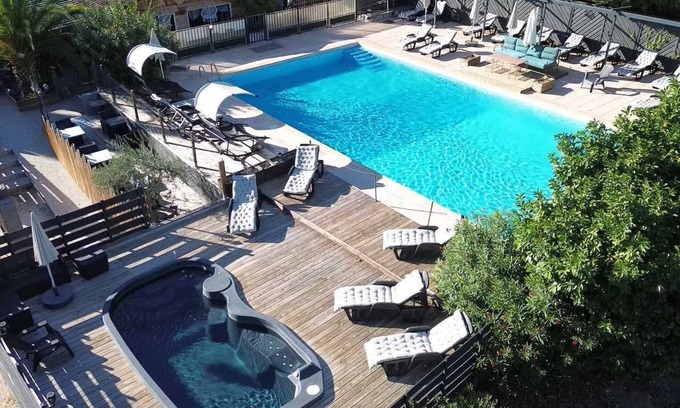 Paluds de Noves Ski Chalet | Camping 4 étoiles - Piscine - eehf0h