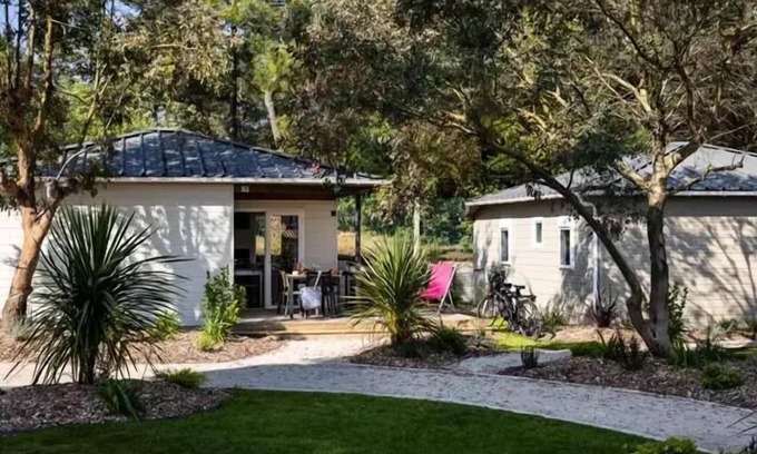 Saint-Hilaire-de-Riez Ski Chalet | Campsite Domaine des Salins * - Chalet Bois 33m2/3 bedrooms + covered terrace 6 people
