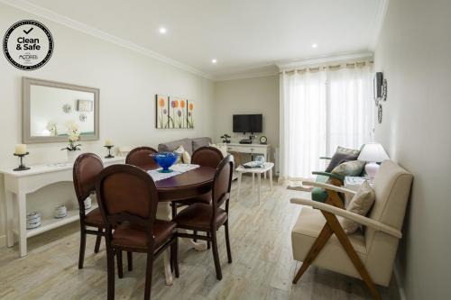 Ponta Delgada Villa | Canadian Villa