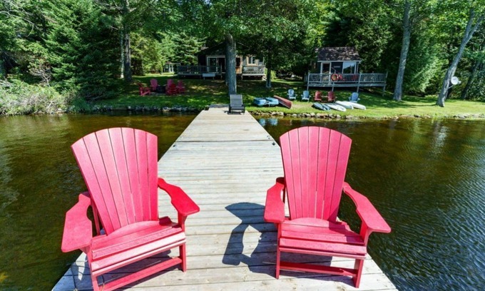 Bala Cottage | Canadiana-Muskoka Lake House Retreat
