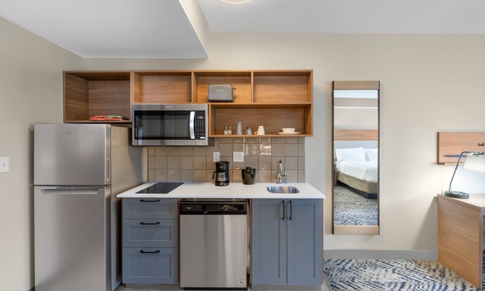 Asheville Hotel | Candlewood Suites Asheville Downtown by IHG