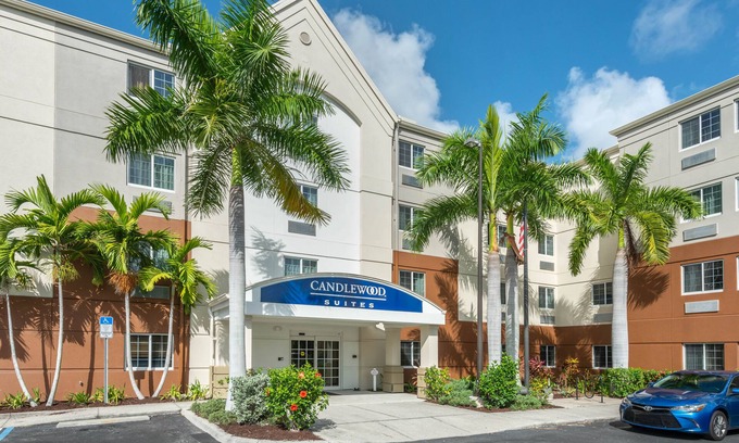 Biggar Hotel | Candlewood Suites Fort Myers Sanibel Gateway by IHG