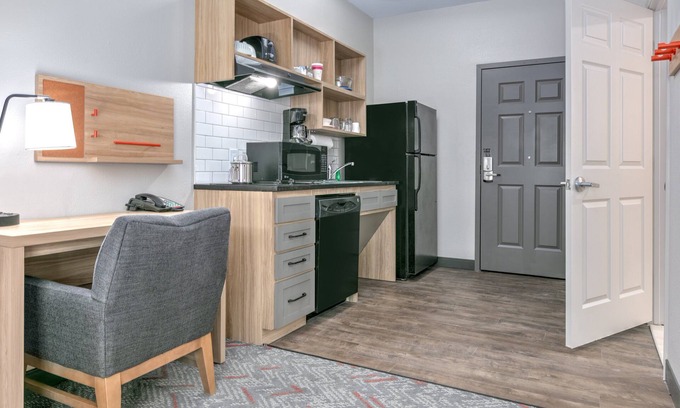 Lake Jackson Hotel | Candlewood Suites Lake Jackson Clute by IHG