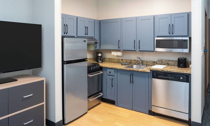 Doral Hotel | Candlewood Suites Miami Doral by IHG