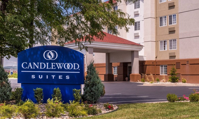 Topeka Hotel | Candlewood Suites Topeka West by IHG