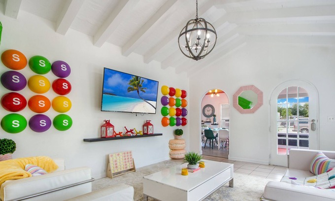 Seybold Villa | Candyland—As seen on TV, Sleeps 16 with 7BR & 4BA