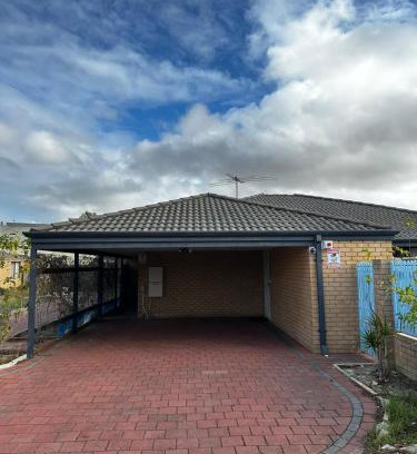 Cannington House | Cannington Sharehouse Near Shops and Restaurant