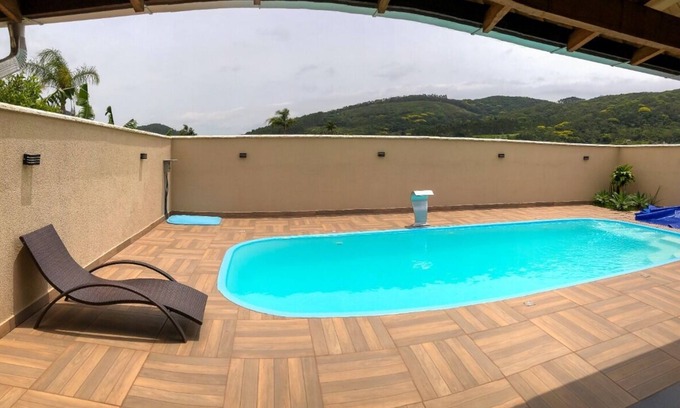 Santa Lidia House | Cantinho da Familia - House with pool in Penha close to the Beto Carrero park