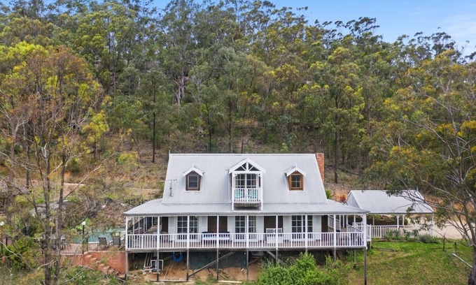 Broke Cottage | Cants Cottage - Loft House with a View