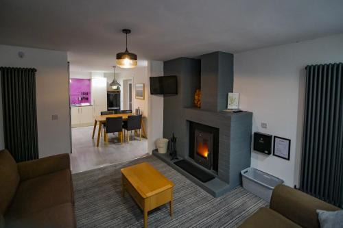 Pontneddfechan House | Canyon Cottage