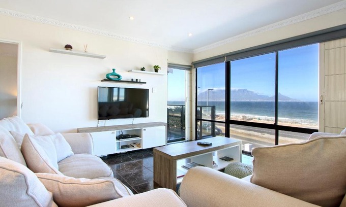 Bloubergstrand Apartment | Cap Du Mont Cape Town