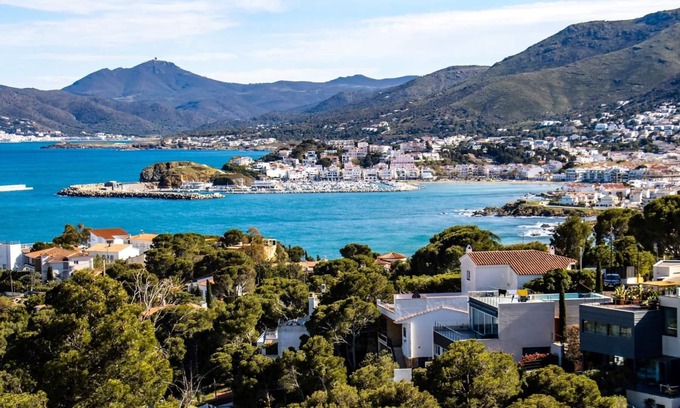 Llanca Apartment | Cap Ras 04.3 - Apartment with terrace and sea view