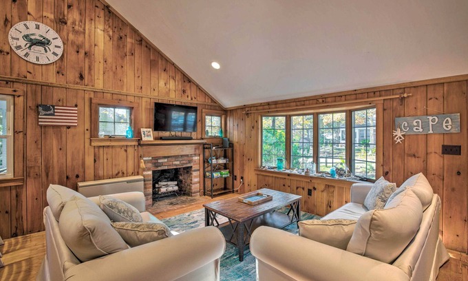 South Dennis Cottage | Cape Cod Cottage: Deck, Grill & Kayaks, Near Beach