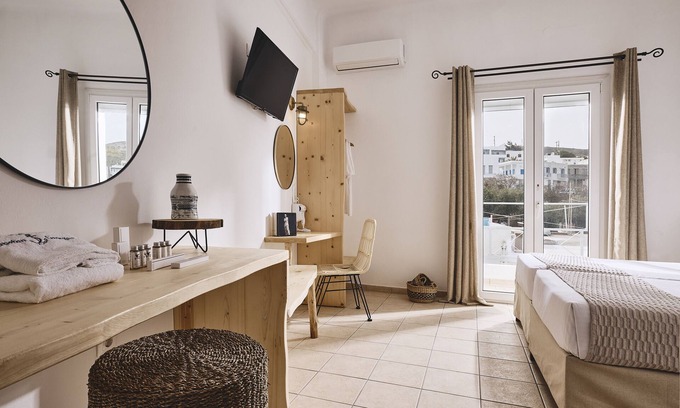 Adamas Hotel | Capetan Giorgantas