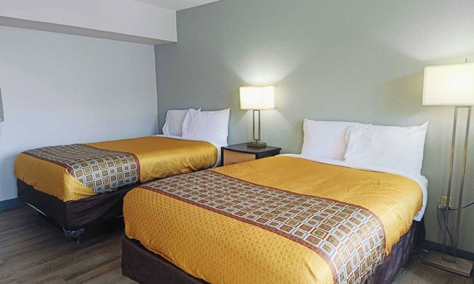 Lawton Hotel | Capital O Travelers Inn Lawton Fort Sill