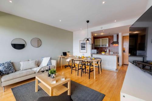 El Yaqui House | Capitalia 1BR Escape w Parking & Gym