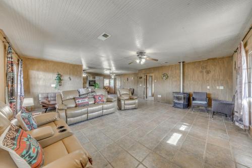 Glencoe House | Capitan Vacation Rental with Grill, Near Ruidoso!