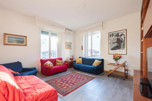 Careggi Rifredi Apartment | Cappuccini Florence Family & Group 3 Bedrooms Jacuzzi Fast Wi-Fi Air Conditioned Tram