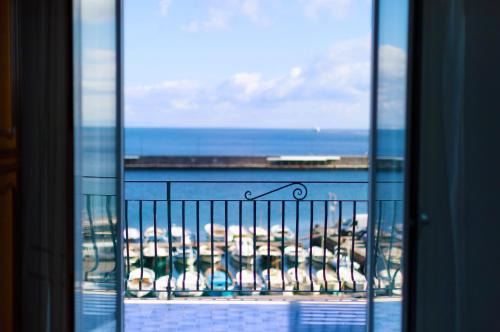 Marina Grande Apartment | Capri holiday home with a sea view