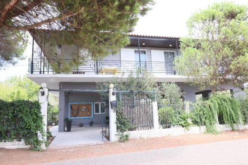 Katakolo Apartment | Captain's Spacious House Near The Beach - Happy Rentals