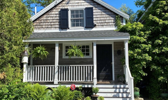 Camden Cabin | CAPTAINS COTTAGE- Town of Camden