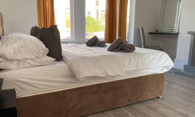 Newport Apartment | Captivating 1-bed Apartment in Newport