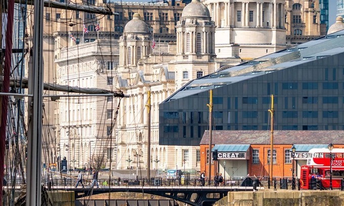 St George's Quarter Apartment | Captivating 2-Bed Apartment in Liverpool