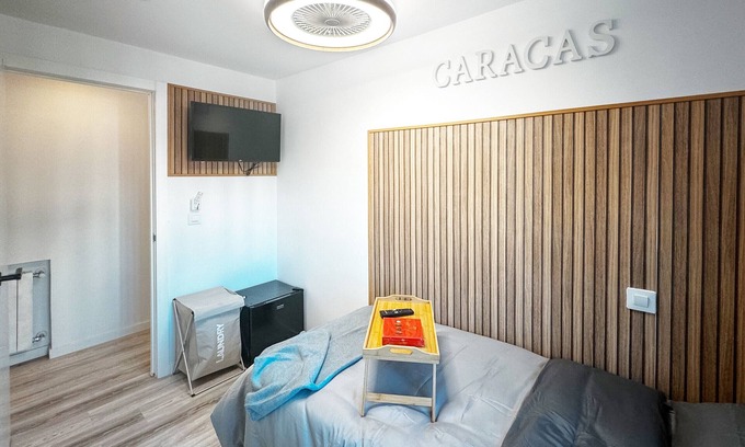 Simancas Bed & Breakfast | Caracas: perfect room to live and share in Madrid