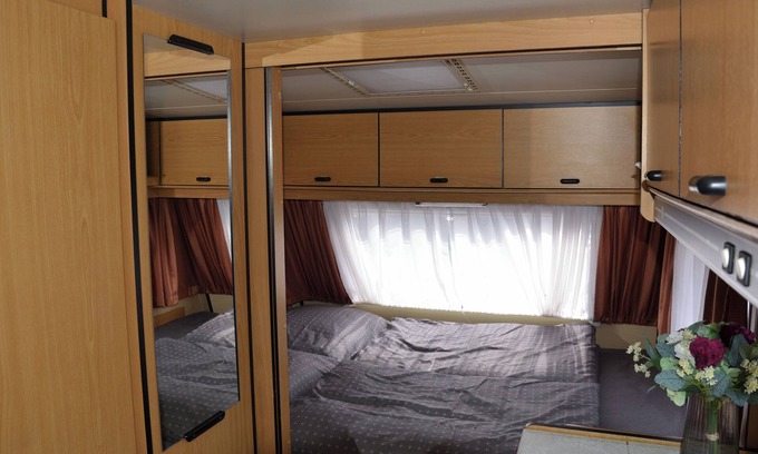 Tureby House | Caravan 2 . BED & Breakfast . 5 MIN From E47 . Dogs Welcome