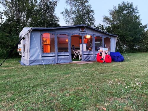Kats Apartment | Caravan op rustige camping in Zeeland