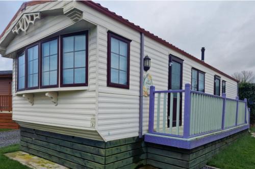 Newton Stewart Apartment | Caravan - Sleeps 4 - Pet friendly - Parking